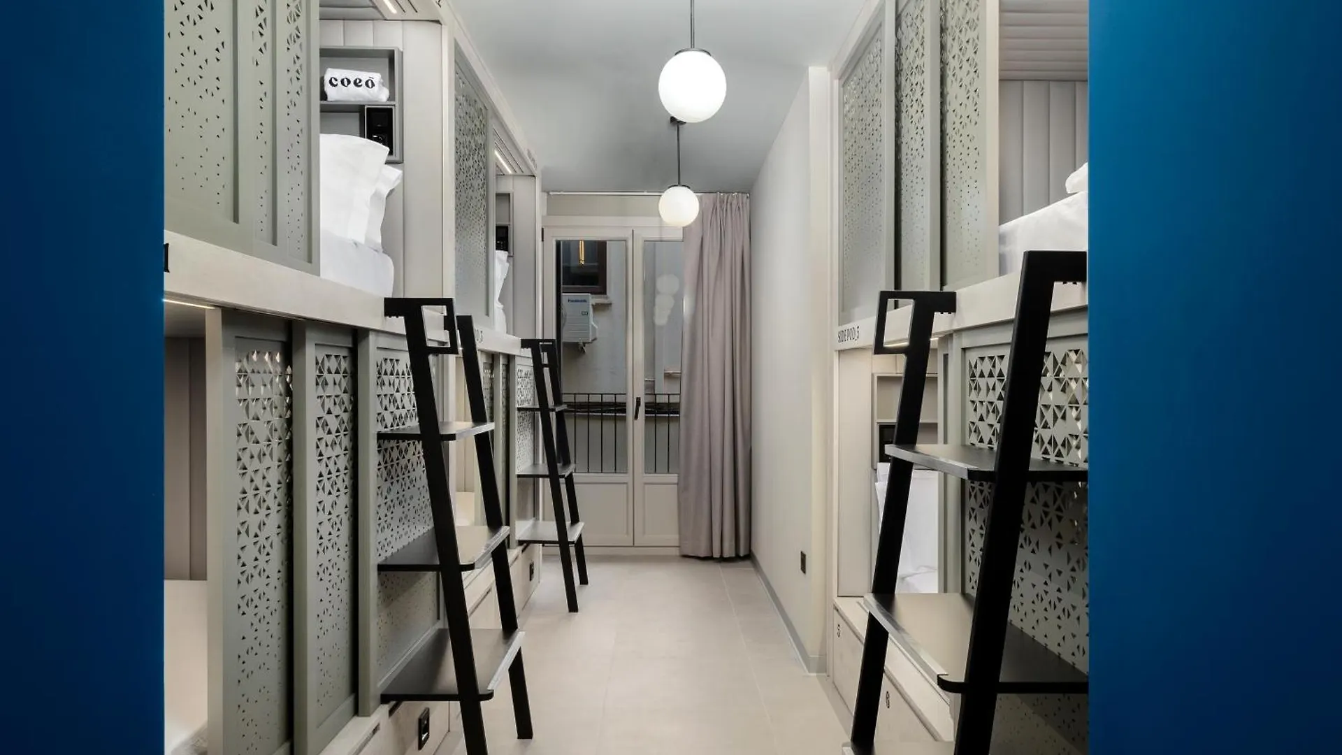 Coeo Hernan Ruiz Rooftop Pool Hostel Malaga
