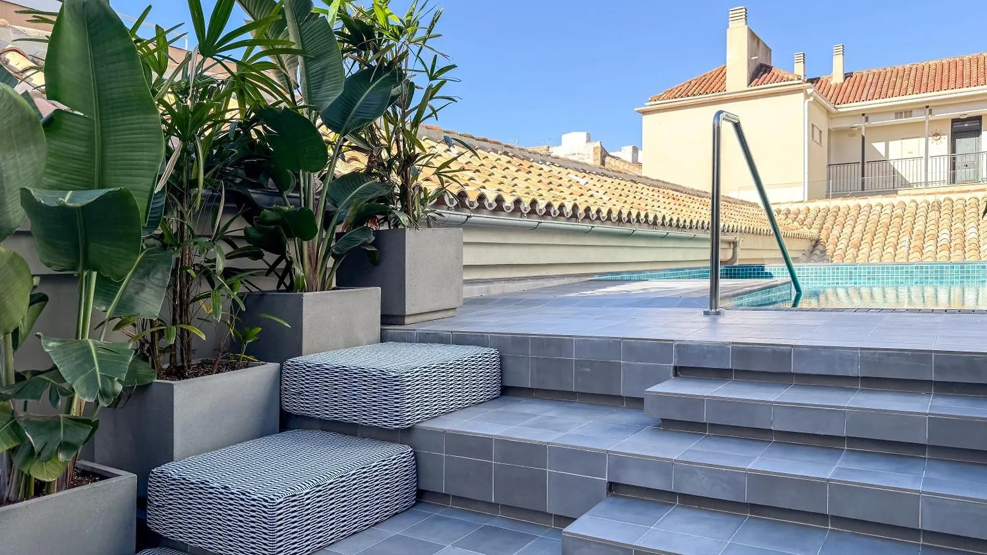 Coeo Hernan Ruiz Rooftop Pool Hostel Malaga Hiszpania