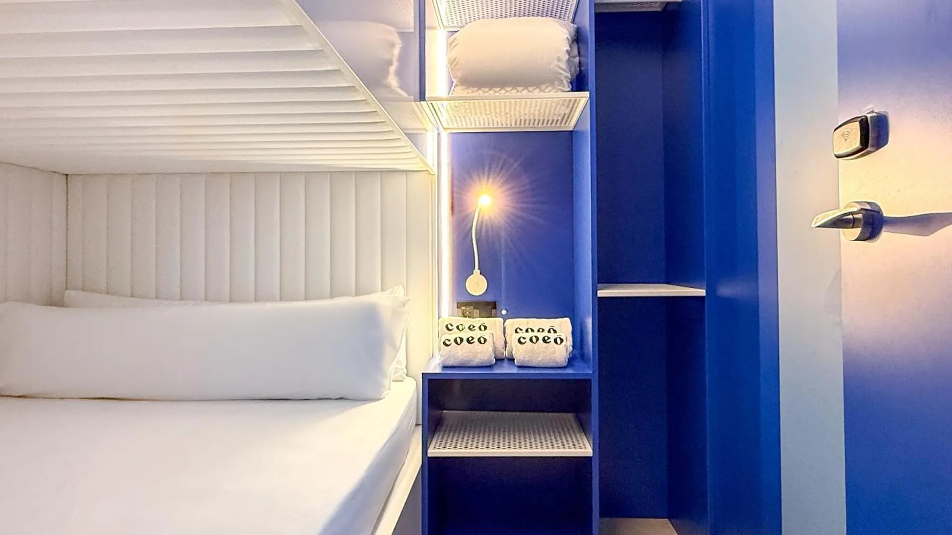 Coeo Hernan Ruiz Rooftop Pool Hostel Malaga Hiszpania
