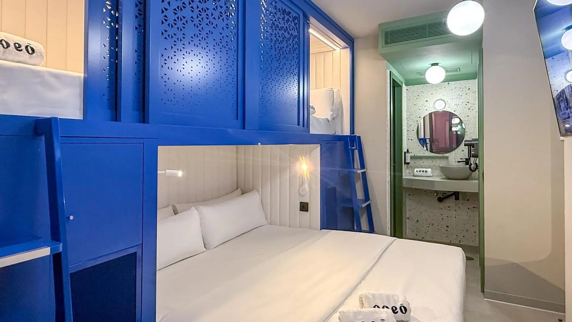 Coeo Hernan Ruiz Rooftop Pool Hostel Malaga