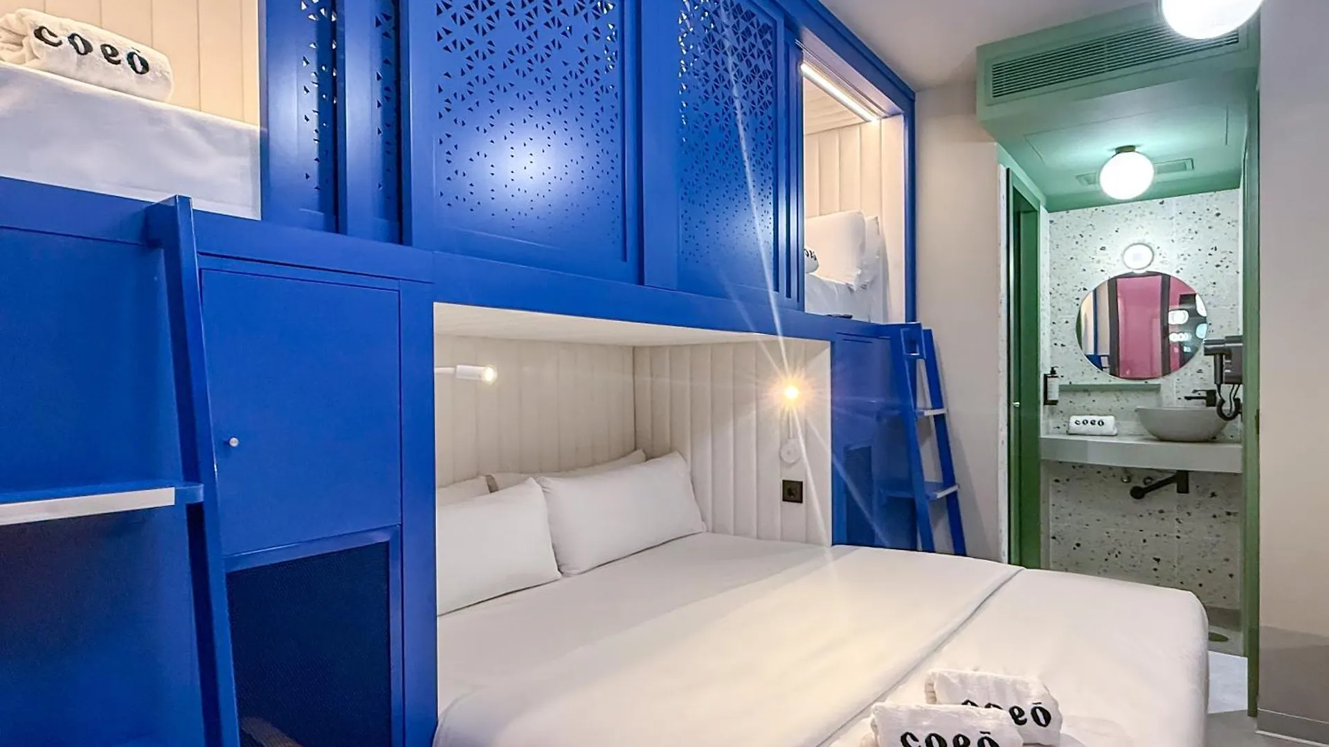 Coeo Hernan Ruiz Rooftop Pool Hostel Malaga Hiszpania